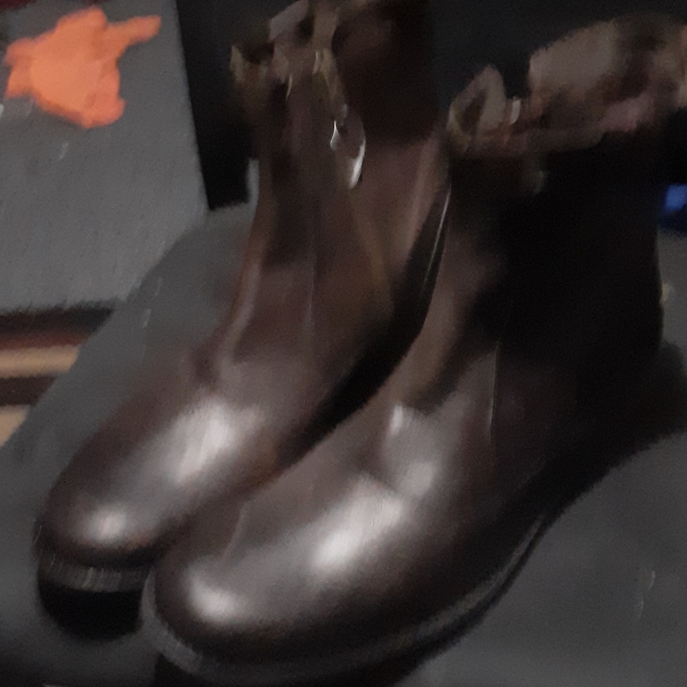 Shoe - Picture 2 of 2